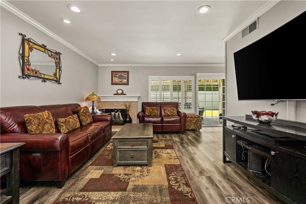 664 Olive Ave - Photo 6 of 31