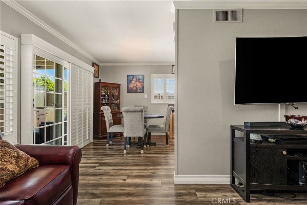 664 Olive Ave - Photo 7 of 31