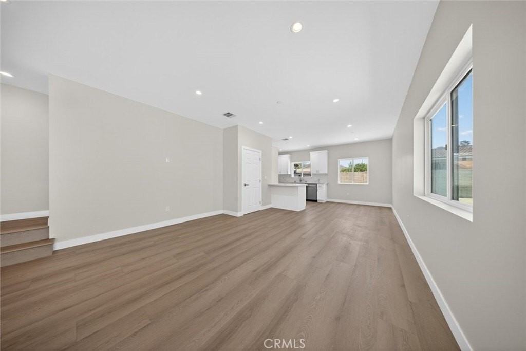 11842 Arminta St - Photo 3 of 22