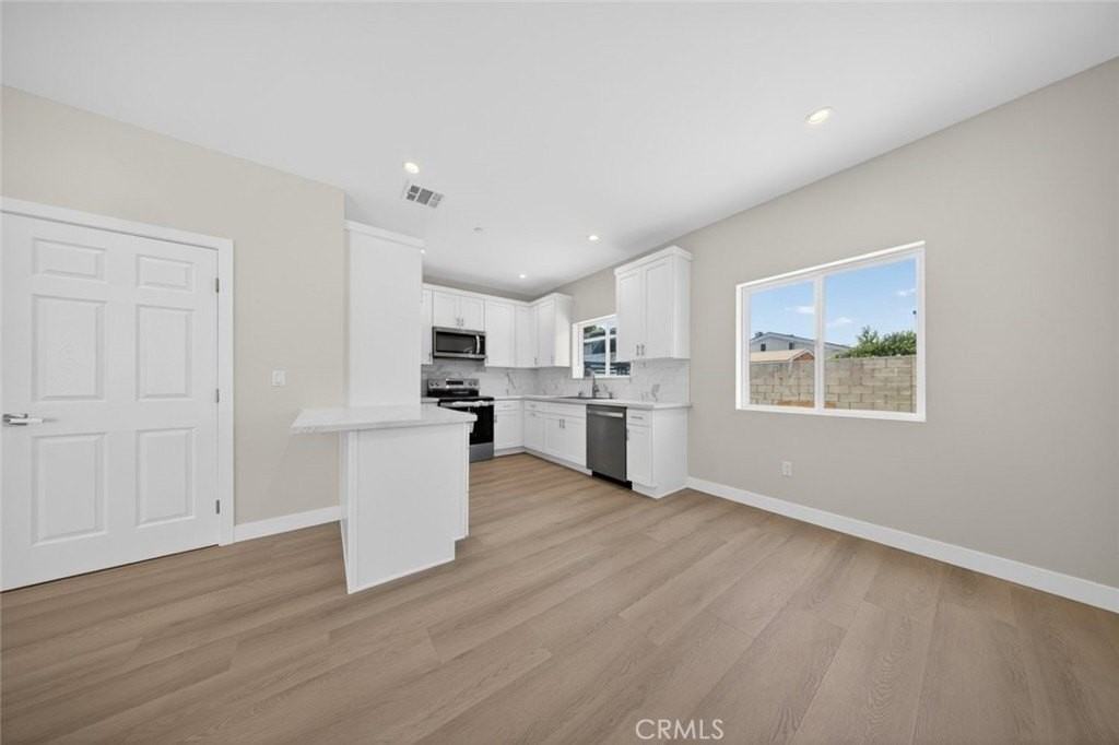 11842 Arminta St - Photo 4 of 22