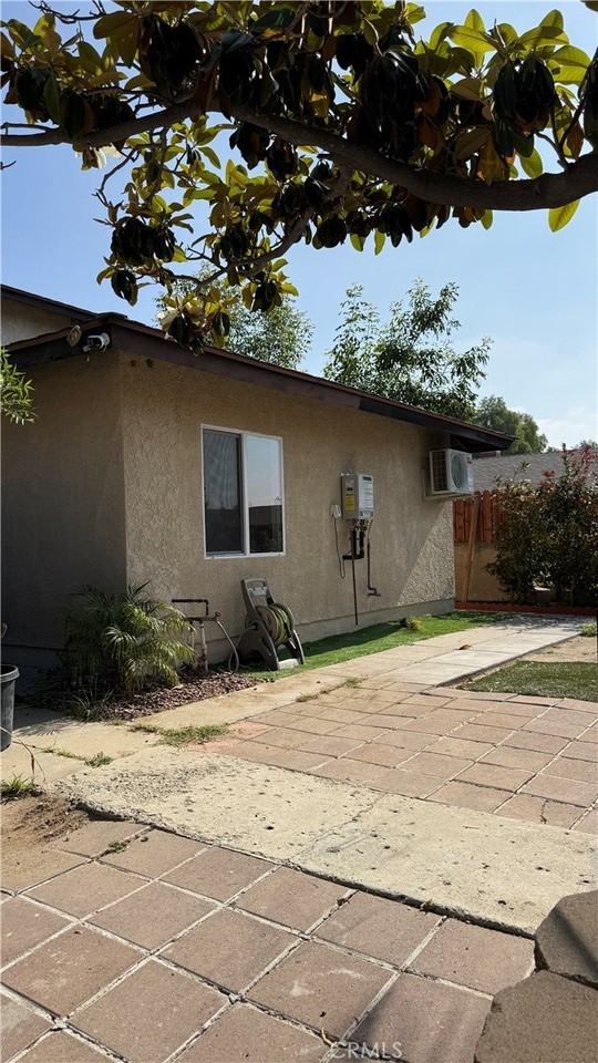 2445 E Phyllis St