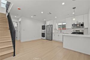 featured image of 322 Leslie Way
