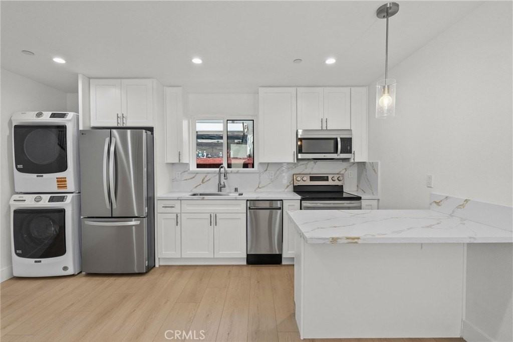 322 Leslie Way - Photo 2 of 13