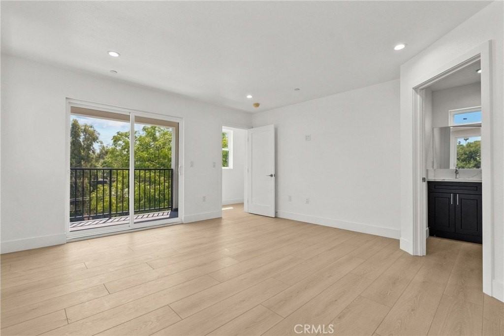 322 Leslie Way - Photo 3 of 13