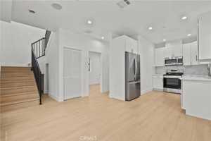 featured image of 326 Leslie Way