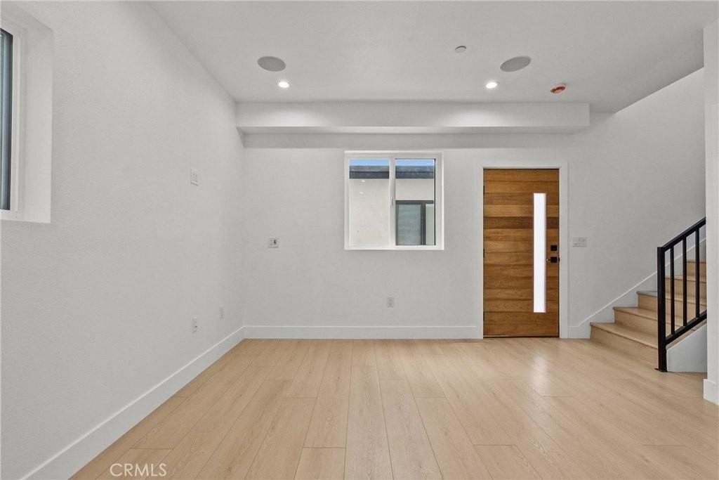 326 Leslie Way - Photo 2 of 13