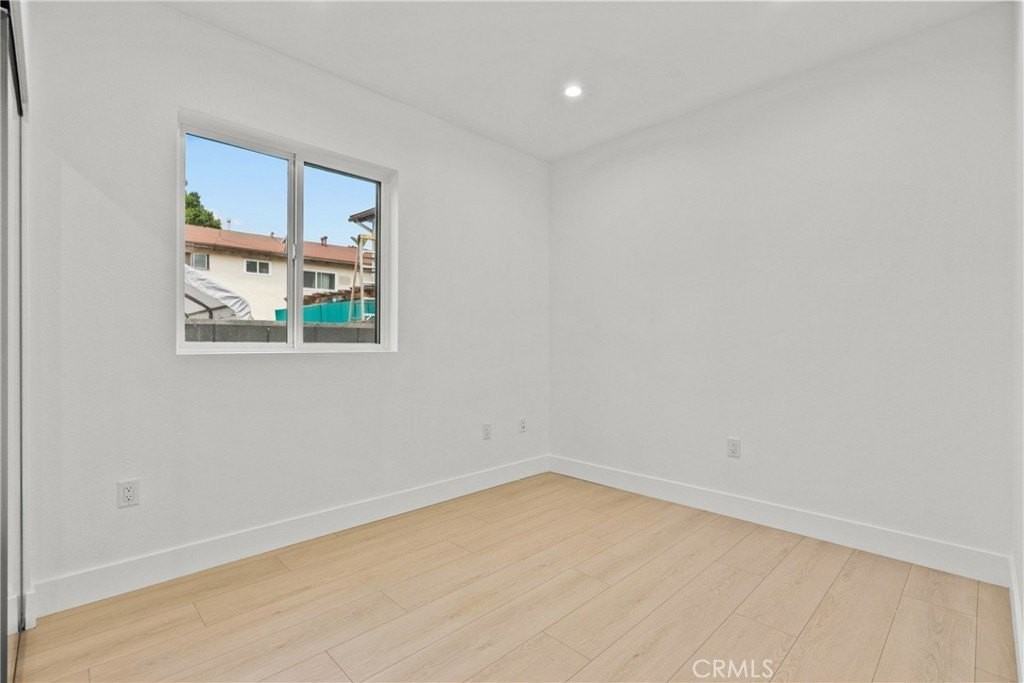 326 Leslie Way - Photo 4 of 13