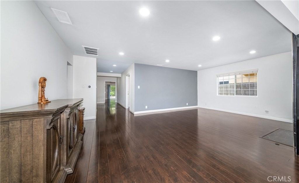 7938 Ventura Canyon Ave - Photo 6 of 23