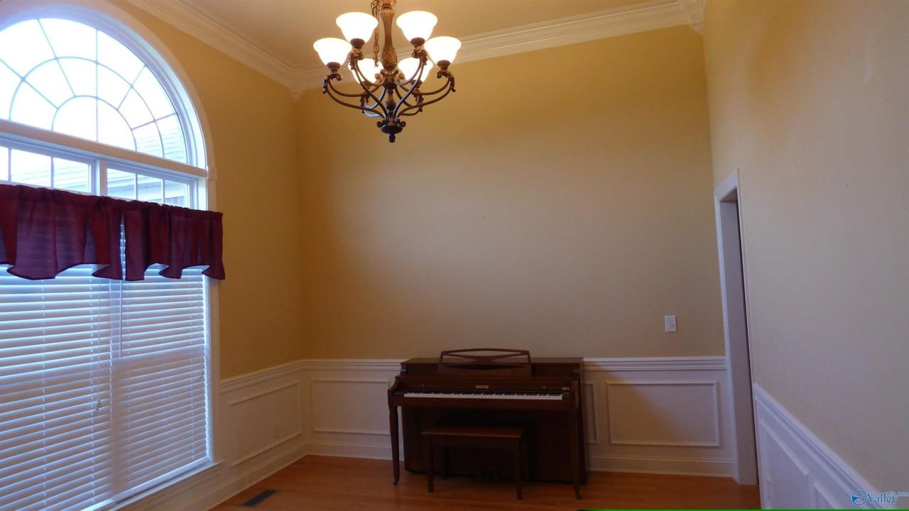 100 Mayfair Ct - Photo 5 of 36