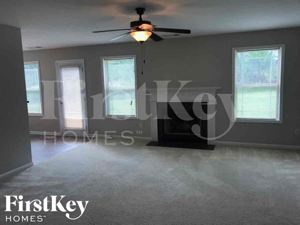2126 Villa Spring Ter - Photo 3 of 18