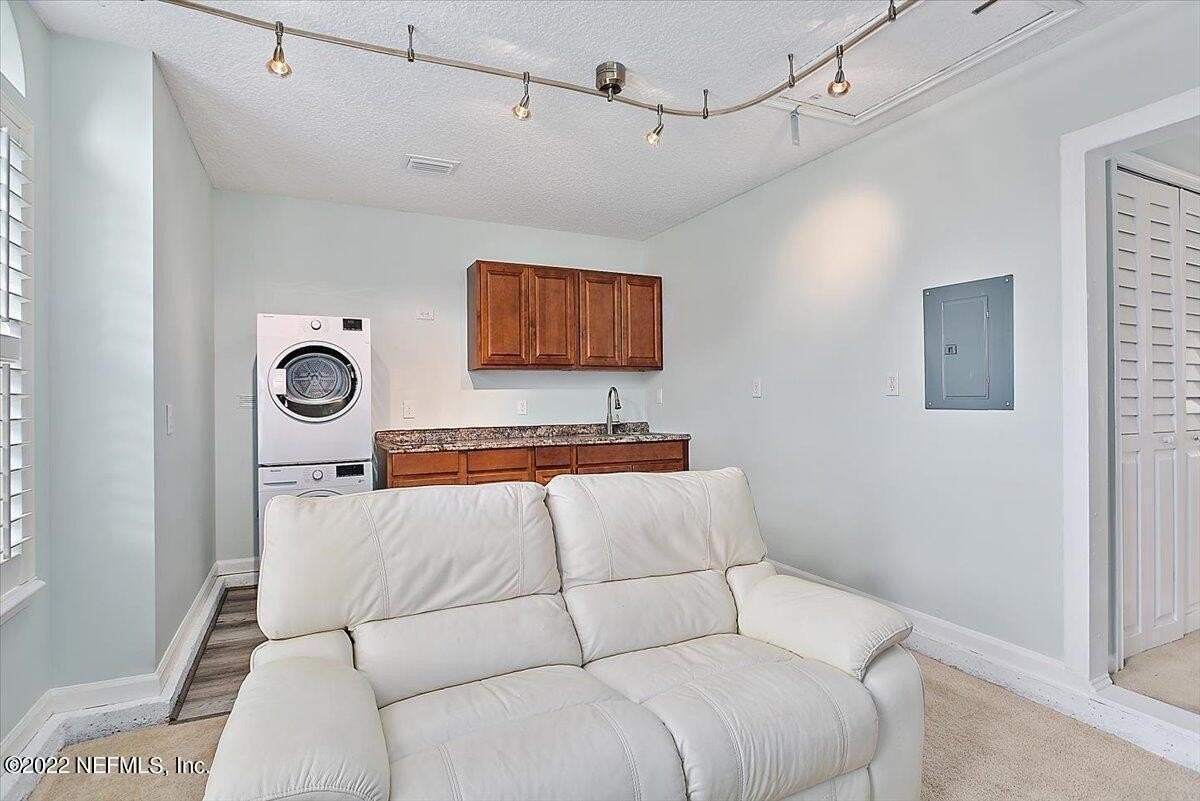 3710 Hawks Bay Ct - Photo 4 of 10