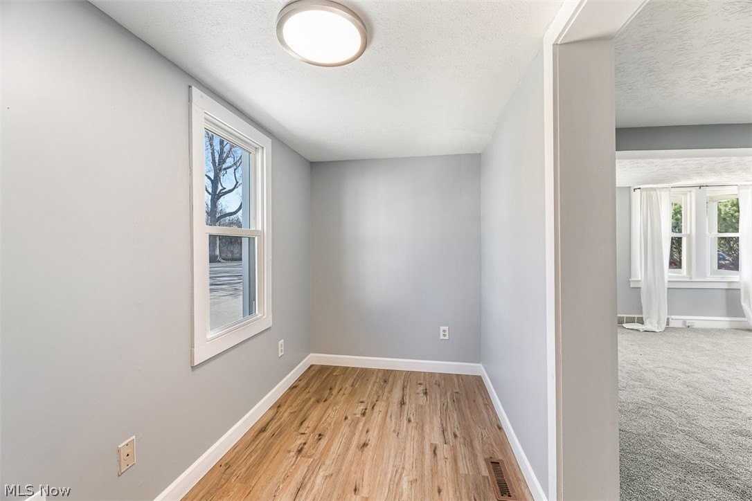 85 Maple Dr - Photo 4 of 20