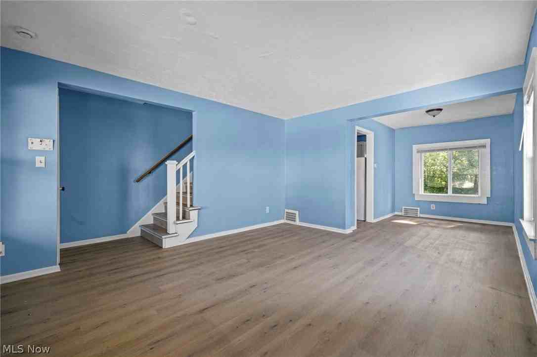 1469 E 250th St - Photo 7 of 34