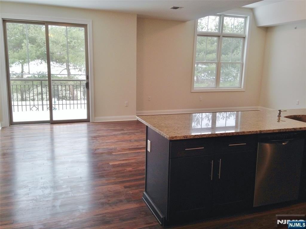 40 Russell Ave #201 - Photo 6 of 18