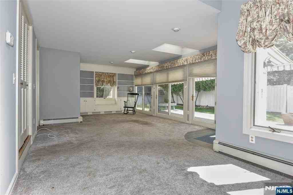 161 Wyckoff Ave - Photo 7 of 17