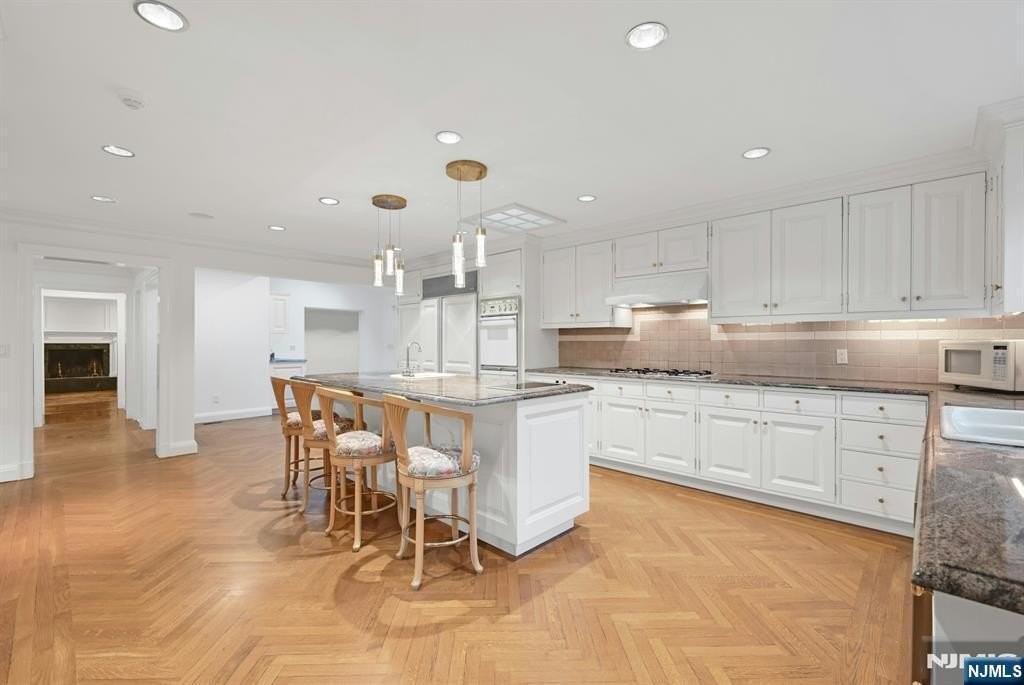 195 Elm Rd - Photo 5 of 49