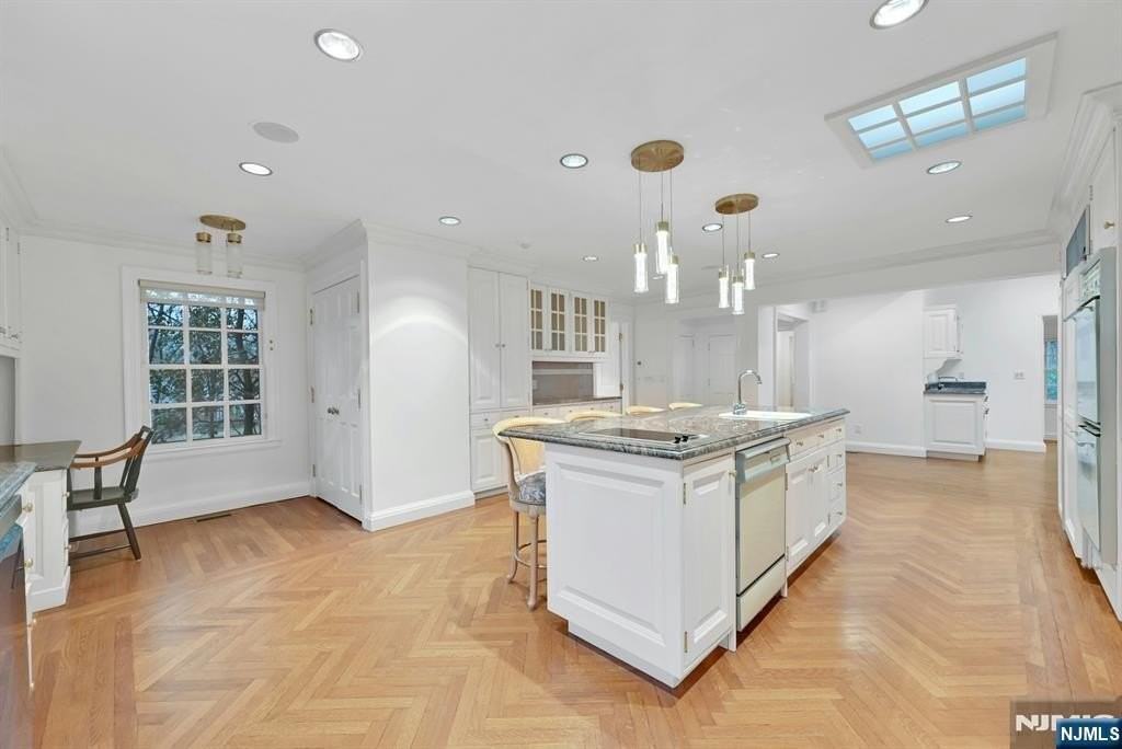 195 Elm Rd - Photo 6 of 49