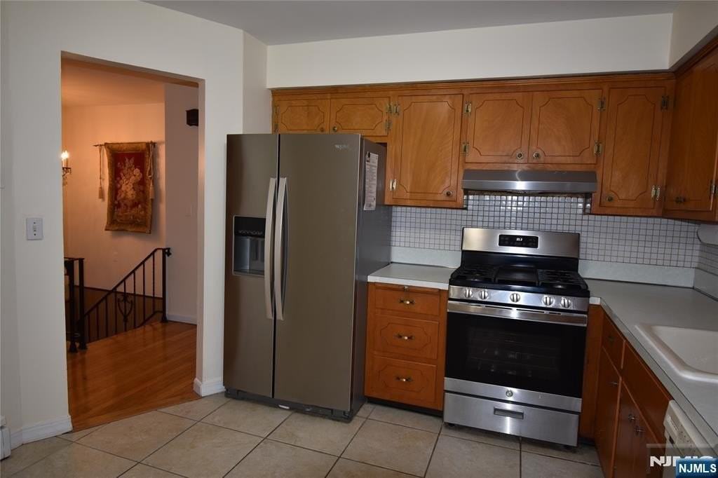 126 California Ave #A - Photo 6 of 28