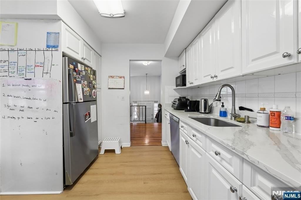 195 4th St - Photo 6 of 23