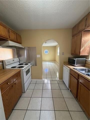 9411 Dinkins St - Photo 4 of 10