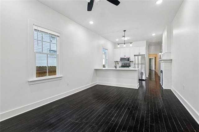 4023 Franklin Ave - Photo 3 of 19