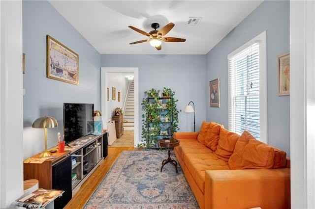 817 4th St - Photo 3 of 9