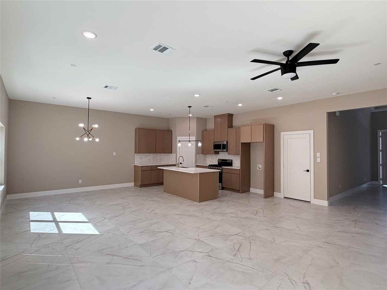 2390 Usmen Dr - Photo 3 of 17