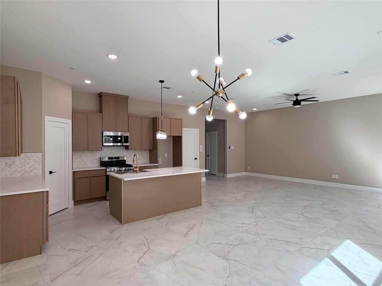 2390 Usmen Dr - Photo 4 of 17
