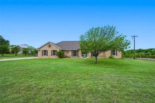100 Pinnacle Cir - Photo 1 of 1
