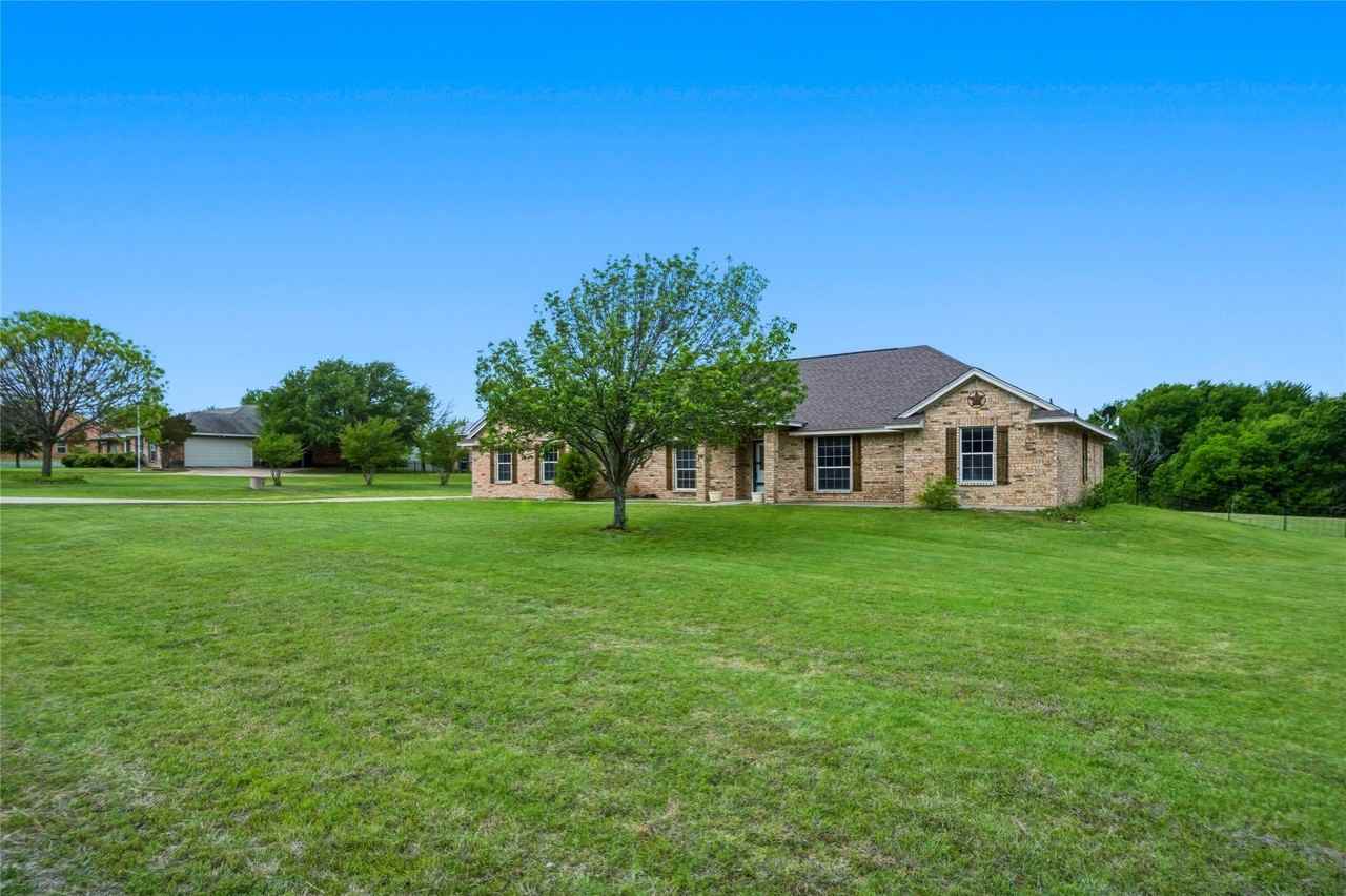 100 Pinnacle Cir - Photo 2 of 30