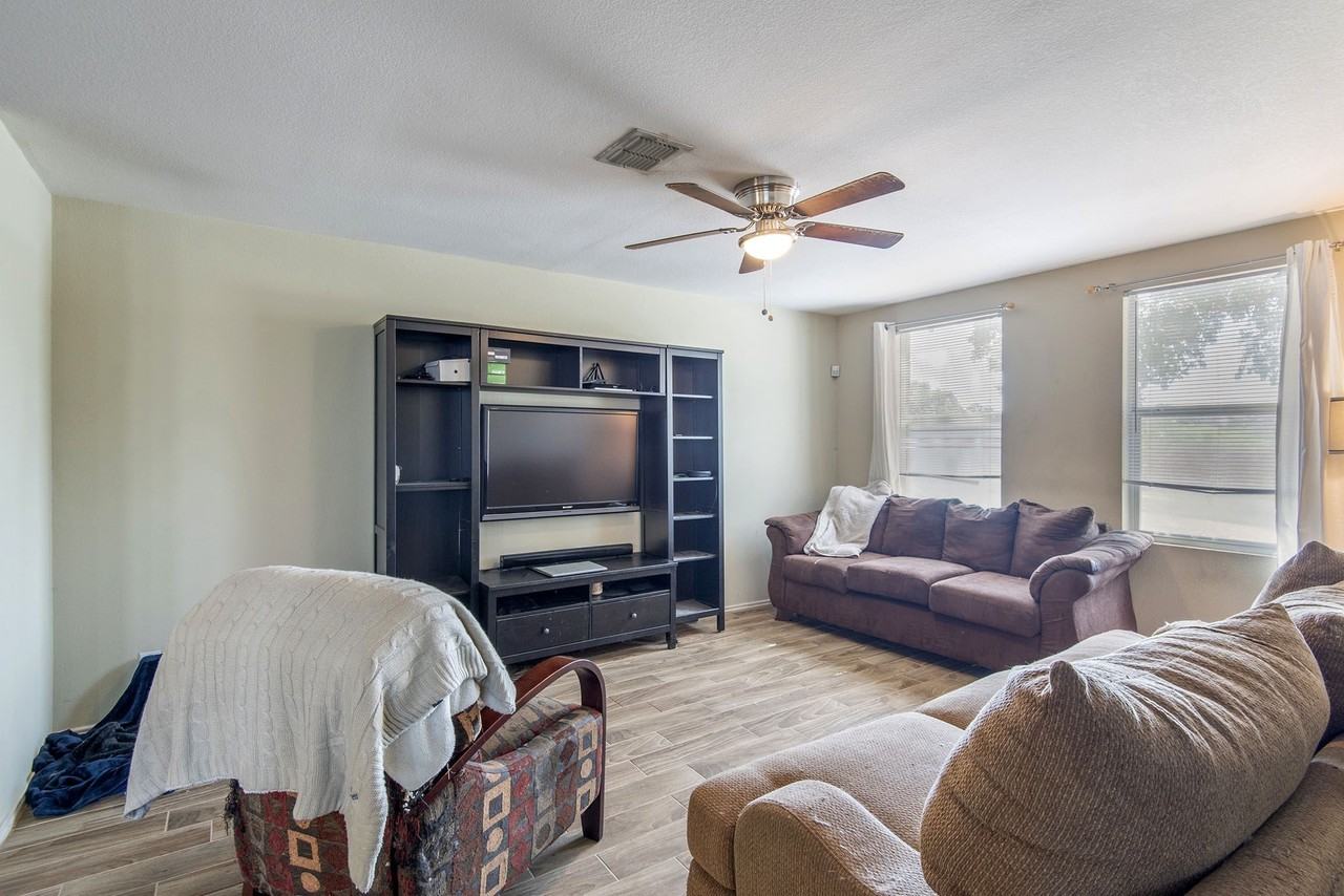 12667 Vandelia St - Photo 4 of 25