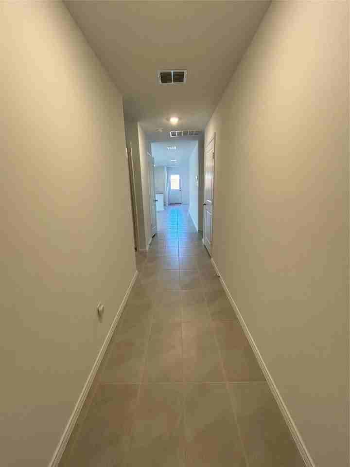 2813 Watchpoint Rd - Photo 2 of 8