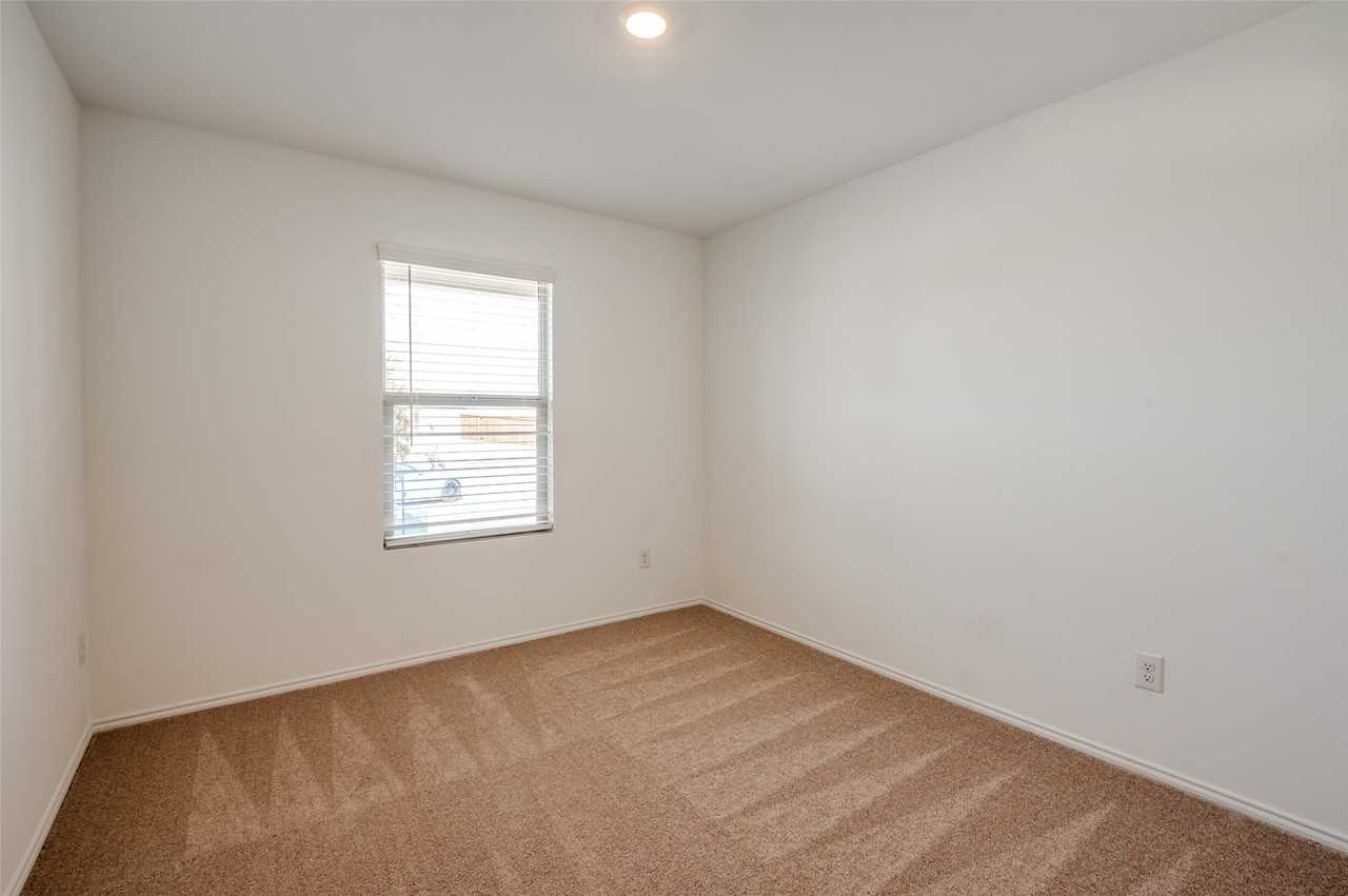 2813 Watchpoint Rd - Photo 6 of 8
