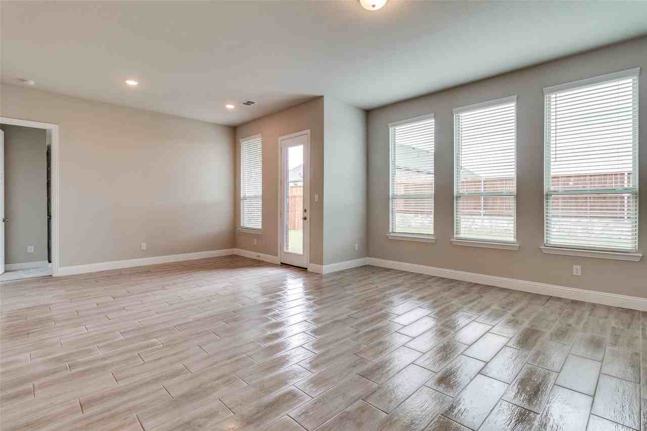 1319 Beach Blvd - Photo 4 of 27