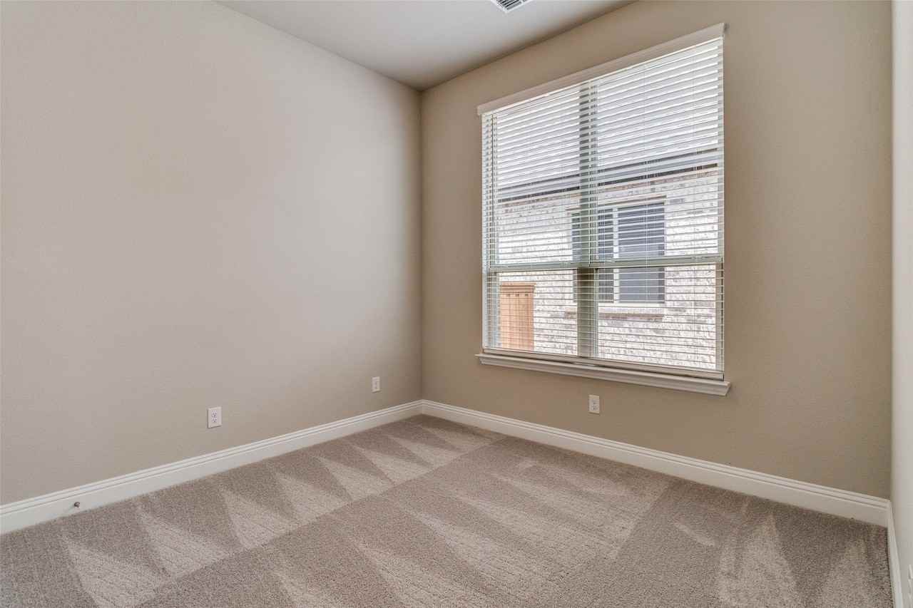 1319 Beach Blvd - Photo 5 of 27