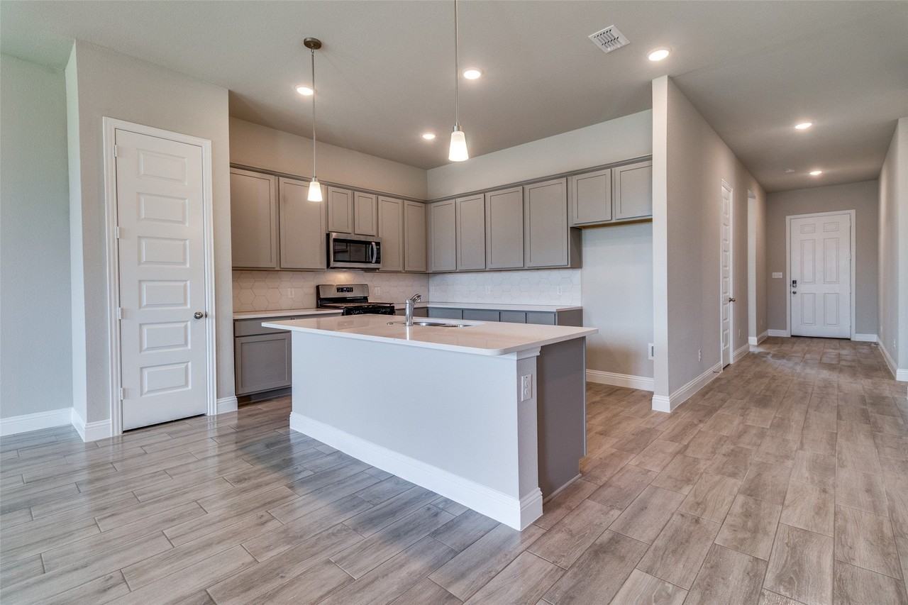 1319 Beach Blvd - Photo 7 of 27