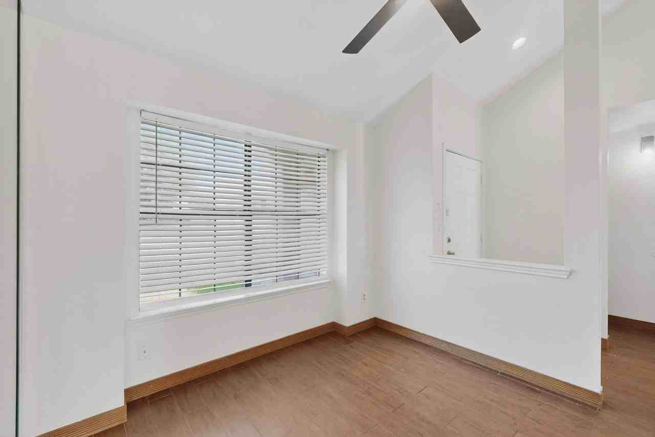 3305 Bucknell Dr - Photo 4 of 38