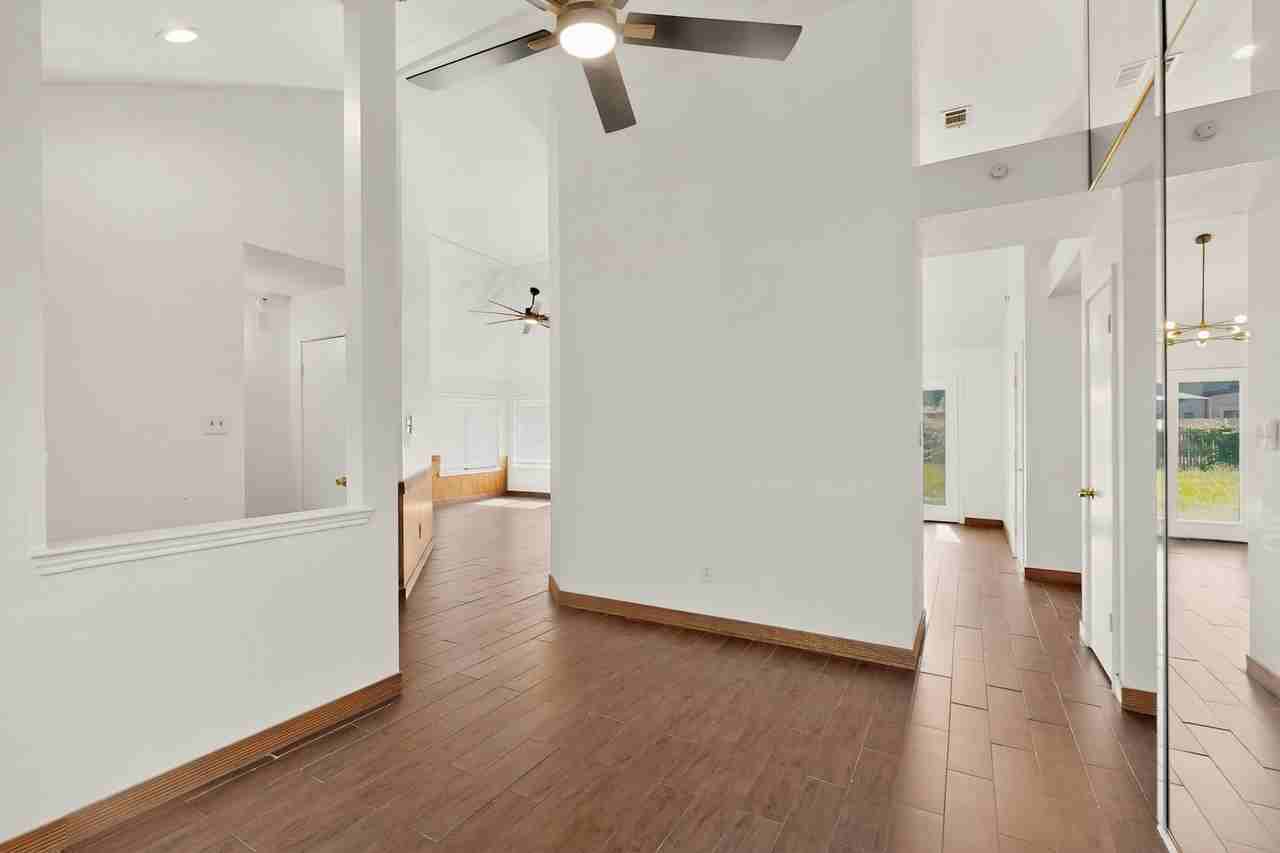 3305 Bucknell Dr - Photo 6 of 38
