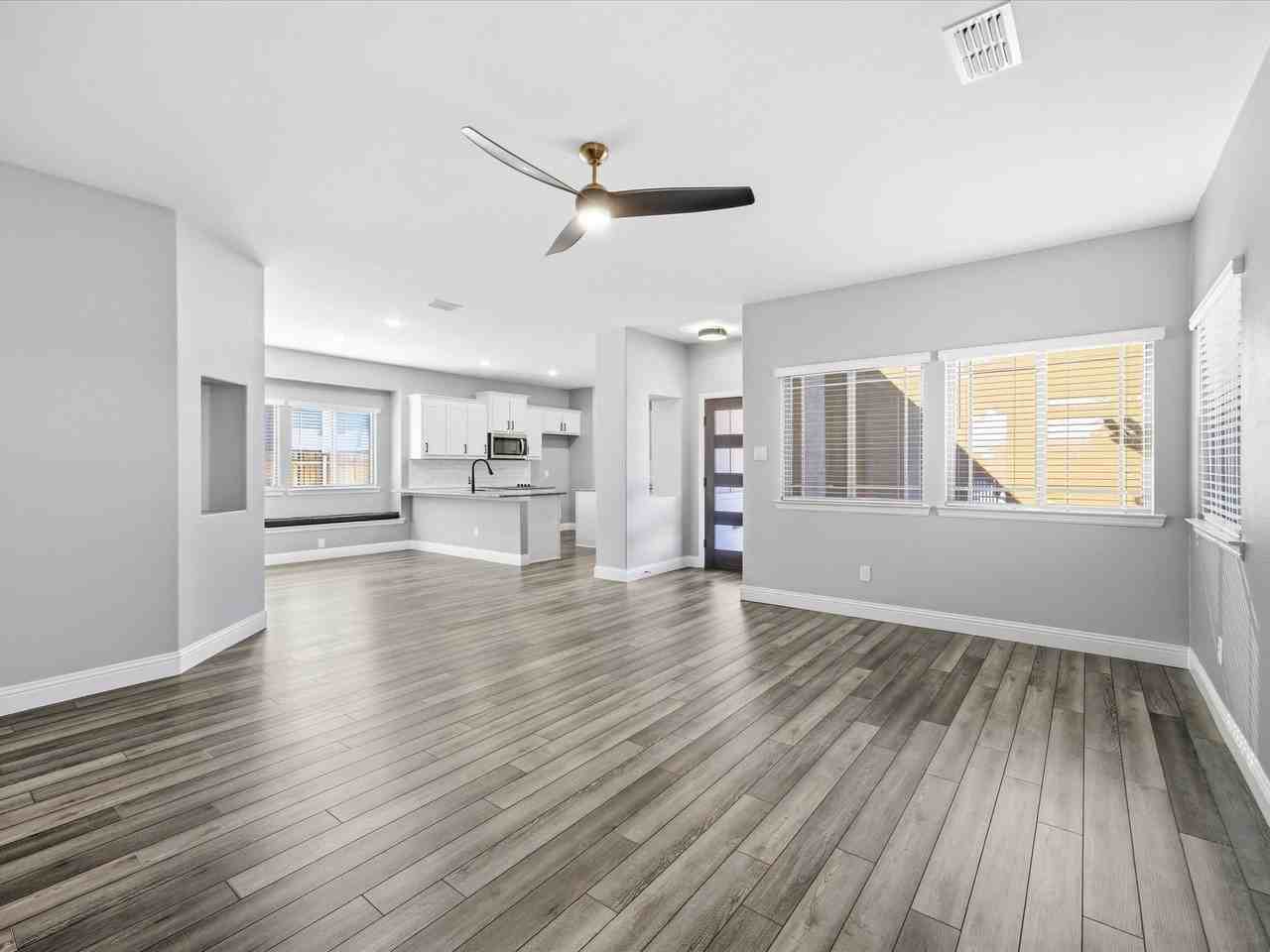 701 Presidio St - Photo 4 of 40