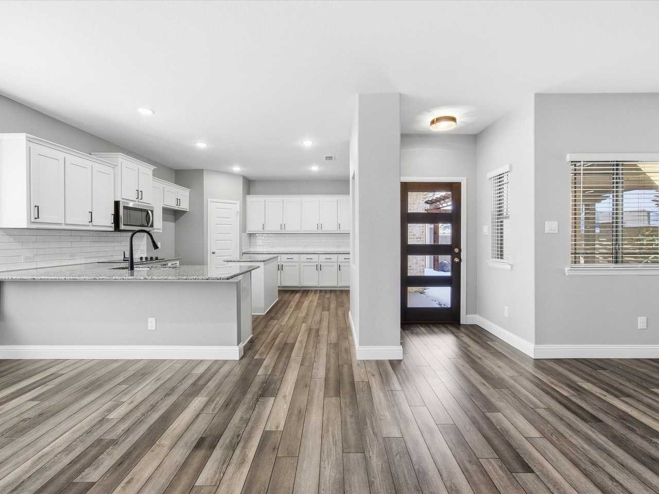 701 Presidio St - Photo 5 of 40