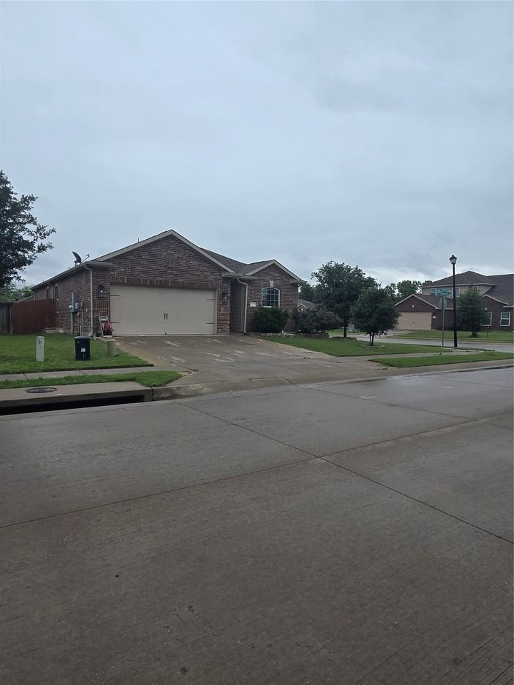 235 Magnolia Dr - Photo 2 of 26