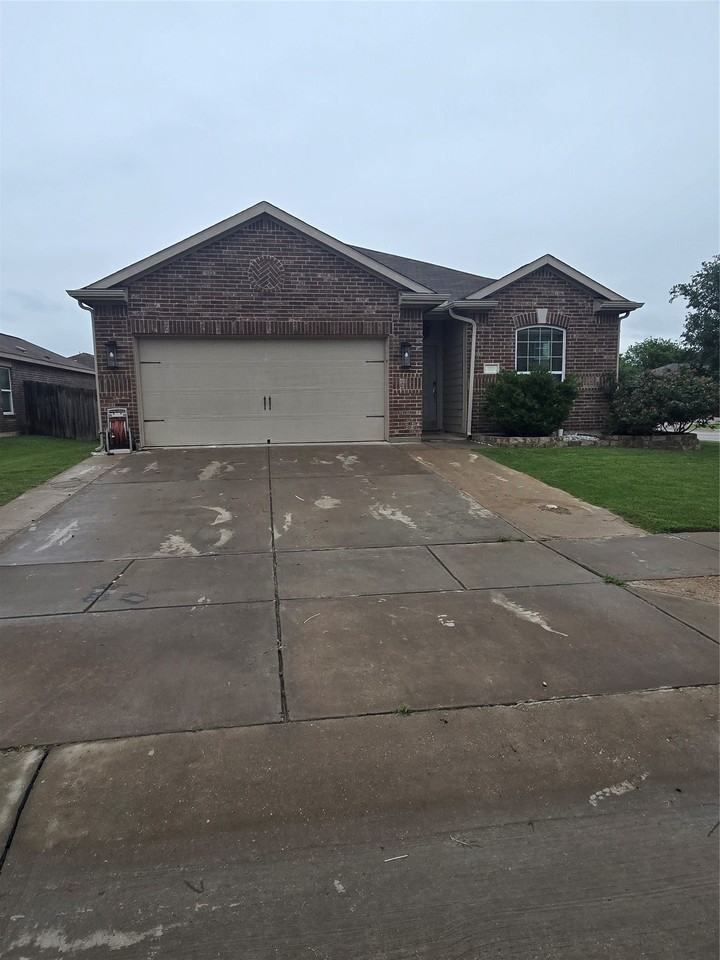 235 Magnolia Dr - Photo 3 of 26