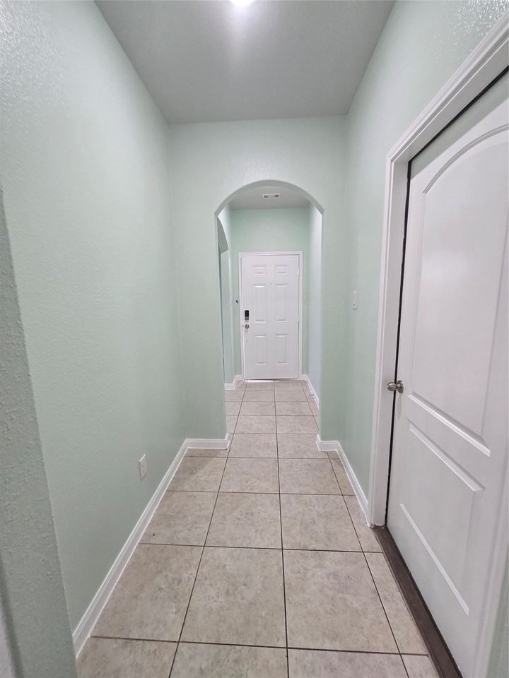 235 Magnolia Dr - Photo 5 of 26