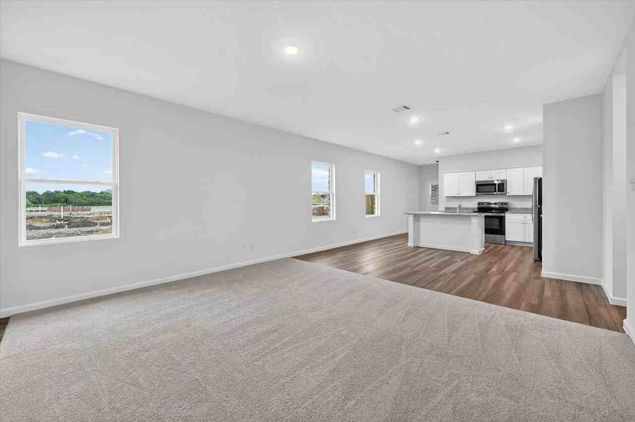 2128 Meadow Park Dr - Photo 5 of 17