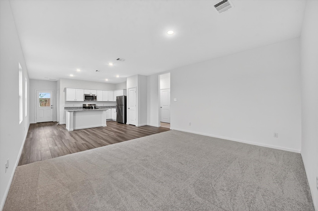 2128 Meadow Park Dr - Photo 6 of 17