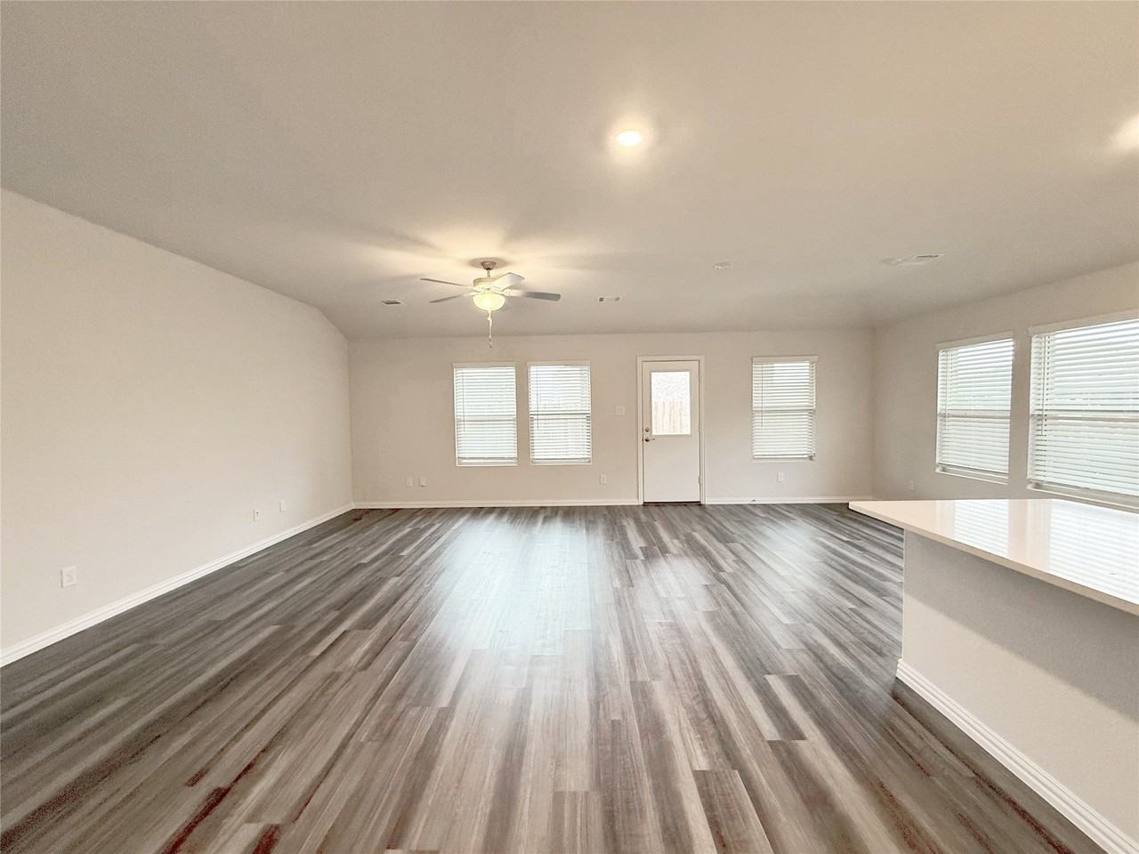1909 Canyon Ln - Photo 2 of 21