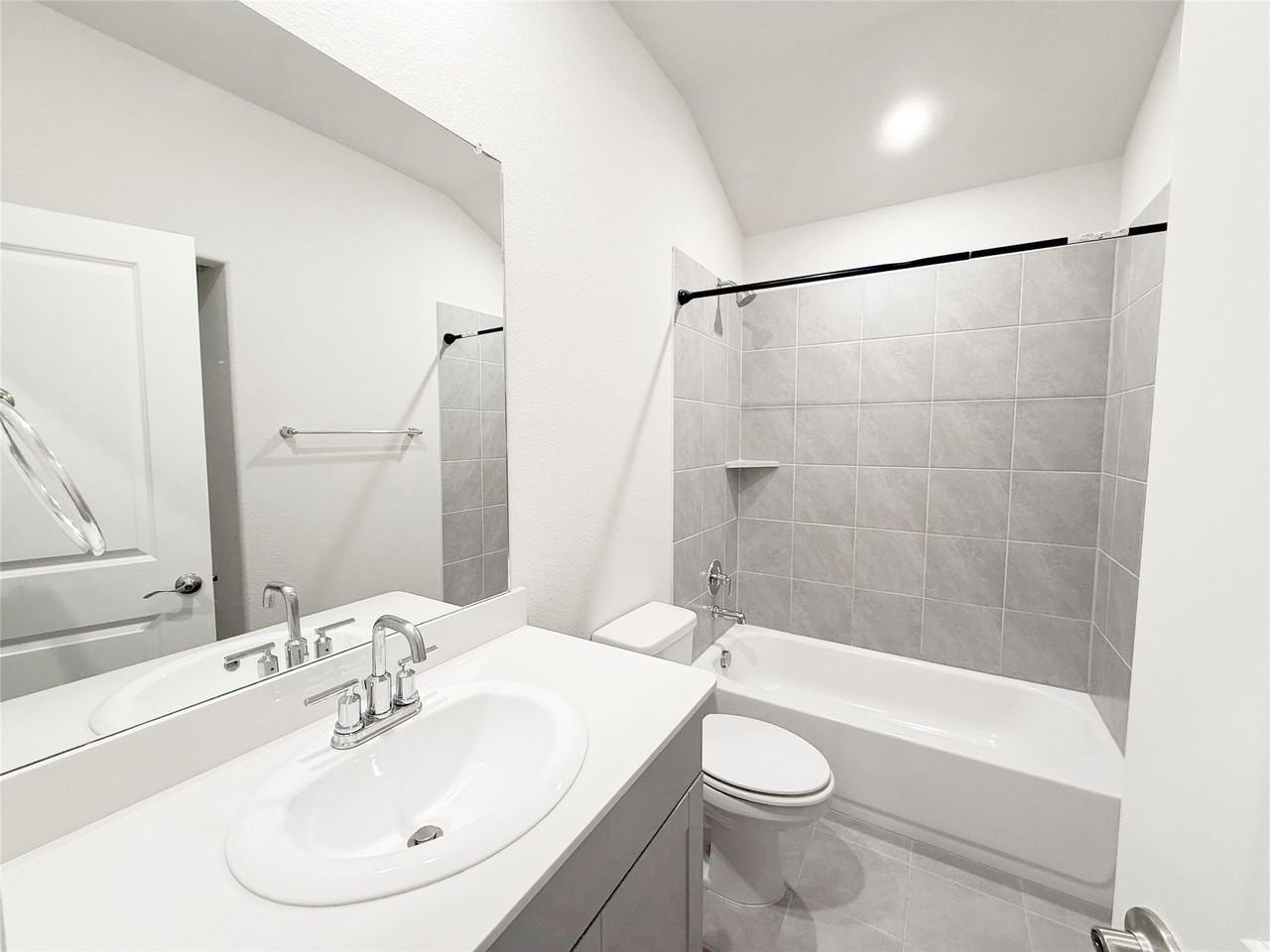 1909 Canyon Ln - Photo 6 of 21
