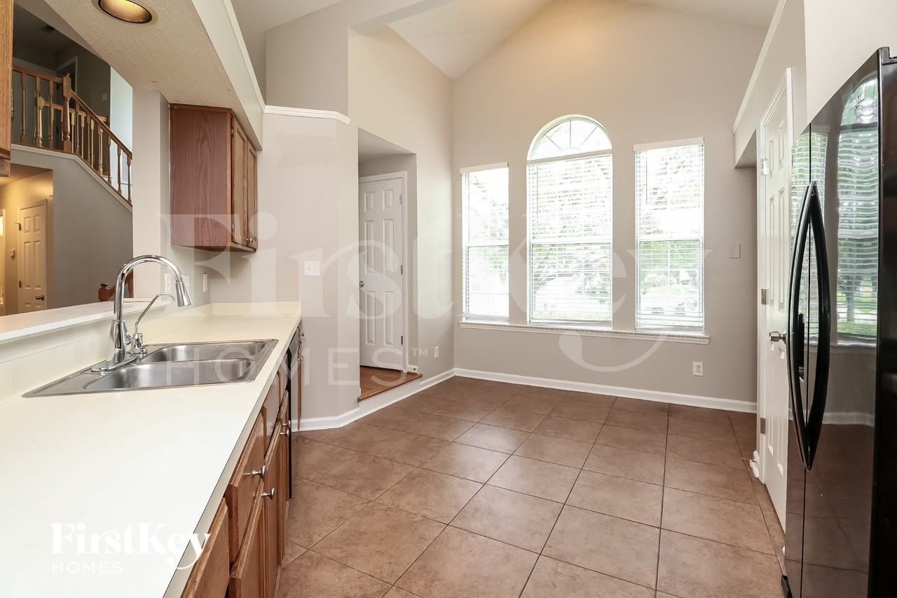 13224 Greycrest Dr - Photo 5 of 16