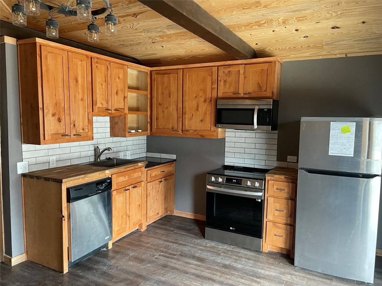 3403 Broadview Ct - Photo 3 of 9