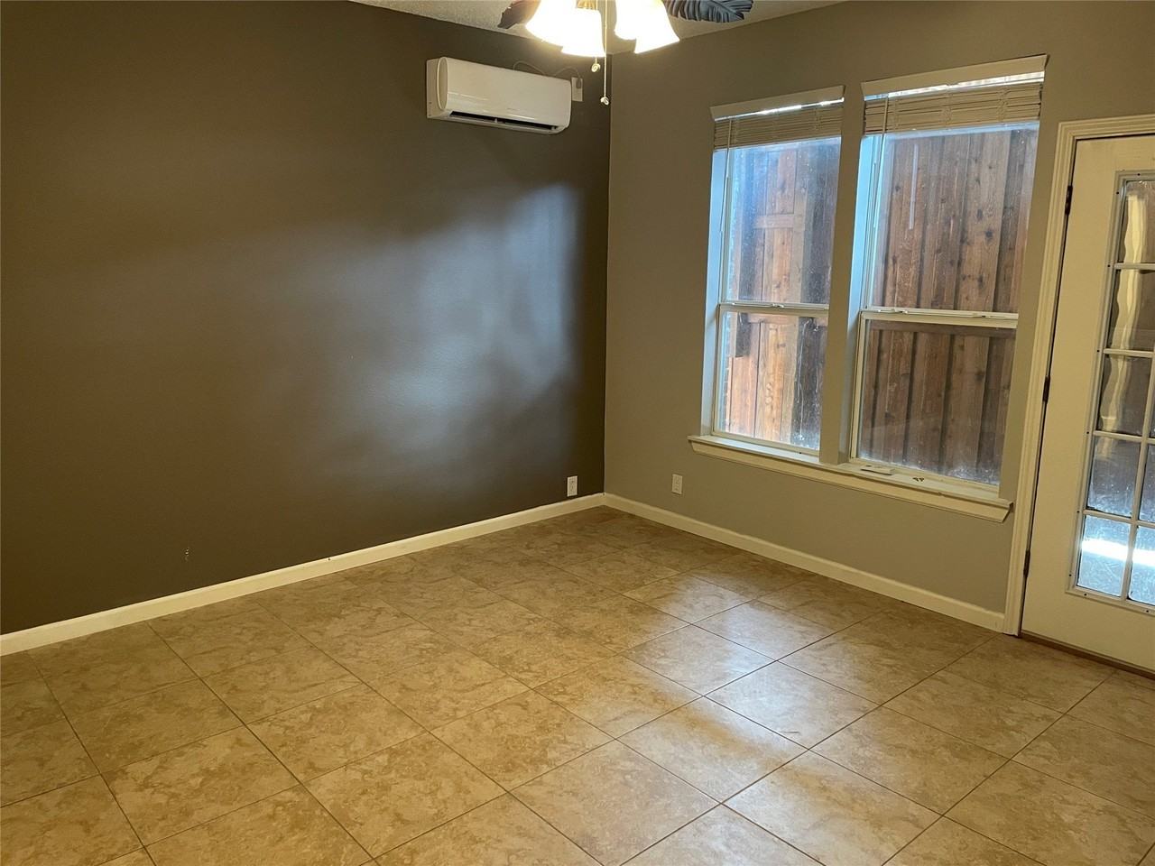3403 Broadview Ct - Photo 4 of 9